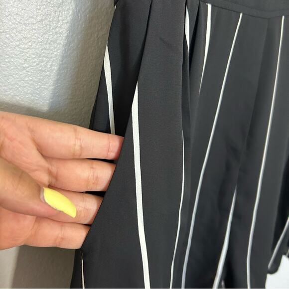 ASTR The Label Short Sleeve Deep V Striped Romper Black White Size Large - Picture 9 of 15